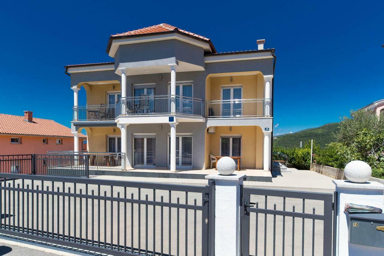 Moderne Souterrainwohnung Crikvenica Bagian luar foto